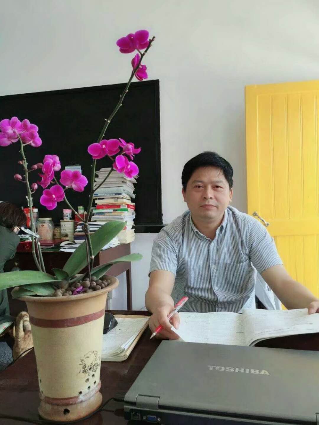 物理老師劉華愛